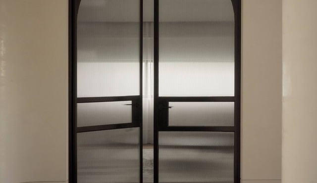 Large 3 bedroom Apartment in the heart of Inner Melbourne.