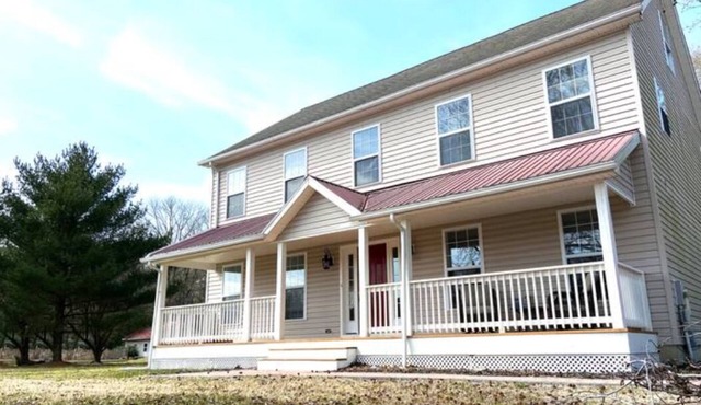 Large 3 Bedroom Colonial 15 miles from Rehoboth Beach