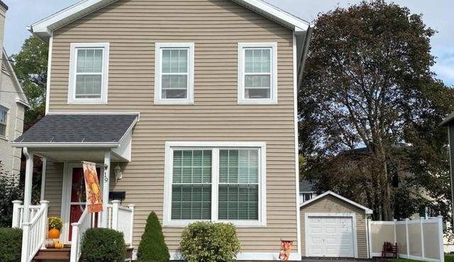 Large 3 bedroom, downtown, central air, pet friendly