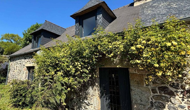 Large 3 bedroom gite with heated covered pool & large garden