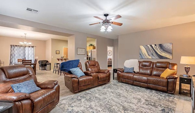 Large 3 Bedroom Home On Golf Course W/Pool