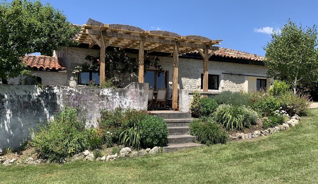 Large 3* cottage for 10 with large shared pool and fantastic views