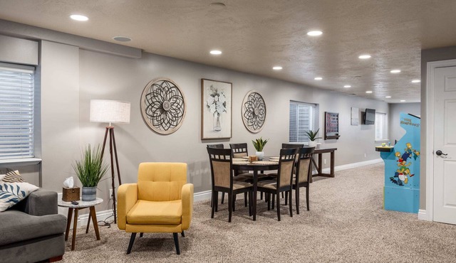 Large 3 Queen Suite Near SLC & Airport