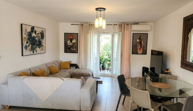 Large 3-room apartment between sea and mountains Veranda, 2 bedrooms