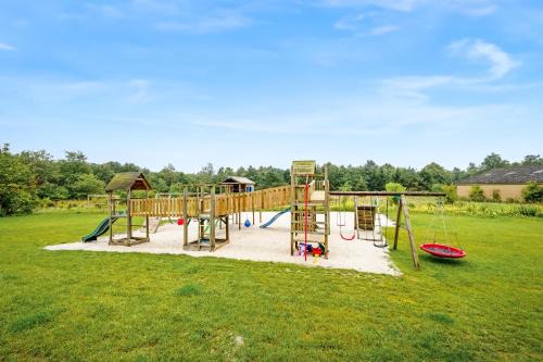 Large 30-Person Holiday Home With Pool And Spacious Activity Room - 5000