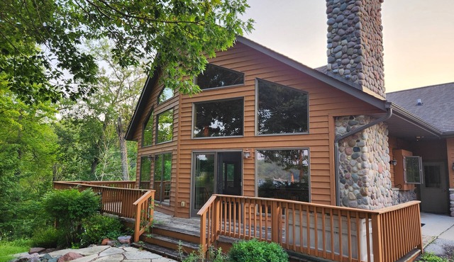 Large 3200 Sq Ft 4-bedroom house on Long Lake - Dundee