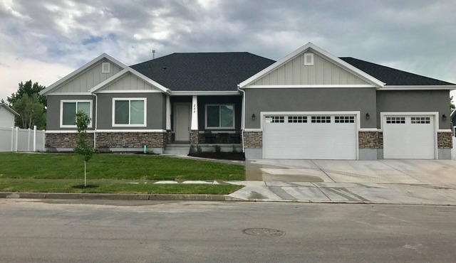 Large 3700 sq ft home! Close to park, Canyon, Lindon Temple, 15 min to BYU & UVU