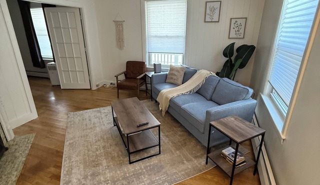 Large 3BD 1st Floor Apartment Minutes from 290