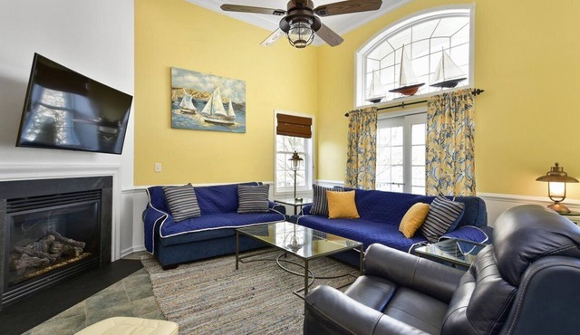 Large 3BR 2.5BA Garage Townhouse in Great West OC Neighborhood with Pool.