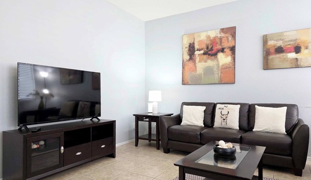 Large 3br 2-story townhouse with pool 2 mi to ASU