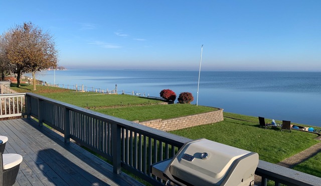 Large 3BR 3 Bath Waterfront Gem SPECTACULAR VIEWS. Relax and Enjoy in Comfort.