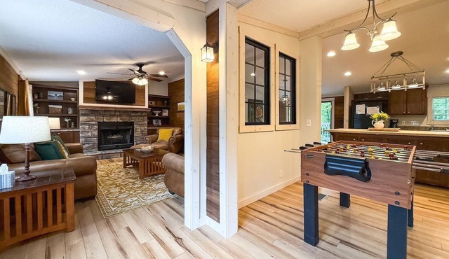 Large 3BR/4BA Cabin - Hot Tub, Private Deck & Minutes from Cedar Lake & Shawnee!