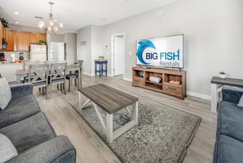 Large 3BR Private Condo Pool Tennis Great Location