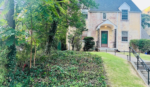 Large 4-bed home DC's Best Location w/Parking, Walk to Metro, Nightlife, Shops!