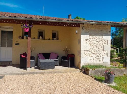 Large 4 bed house available for short stays