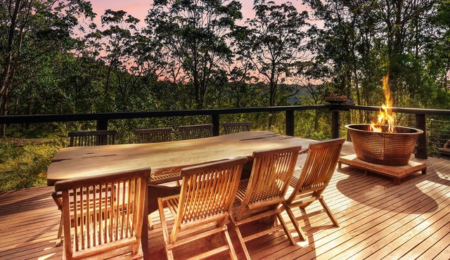 Large 4 bed house with pool, total privacy. 30 minutes from the Hunter Valley.