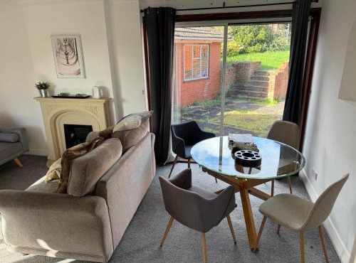 Large 4 Bed with Parking