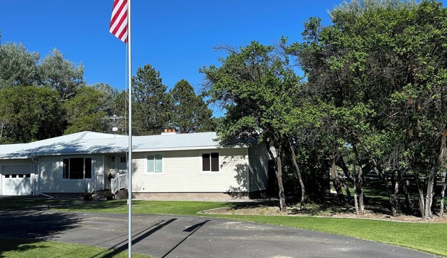 Large 4-bedroom 3-bath single level home with spacious greatroom and dining area