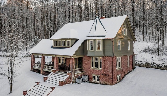 Large 4 bedroom, 4.5 bath restored Victorian home at Indiandale Springs