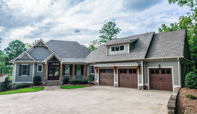 Large 4-bedroom+bonus rm, pool, pond in pecan orchard in charming Milledgeville
