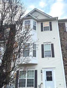Large 4-Bedroom Entire Home with Two Living Rooms