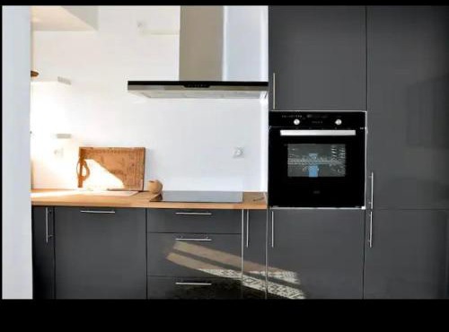 Large 4 bedroom equipped flat