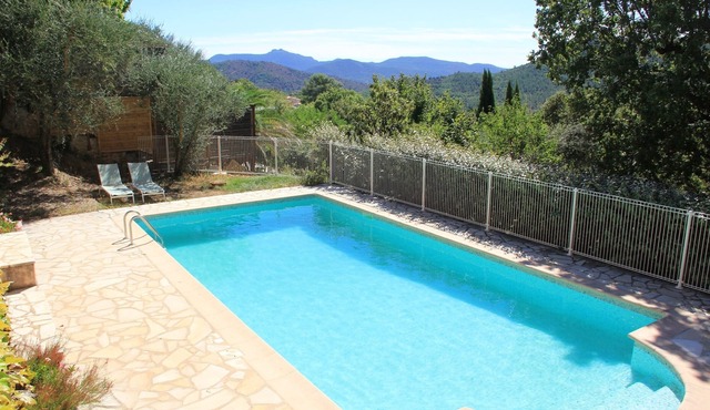 Large 4-bedroom villa with pool and wonderful panoramic view