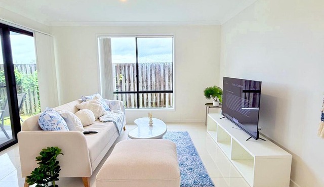 Large 4-Bedroom Home in Pİmpama - Easy Access to Theme Parks