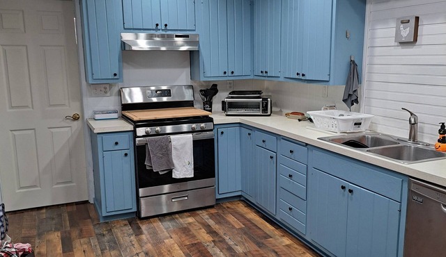 Large 4-bedroom house in Arkport NY with A/C, WiFi. Sleeps 10