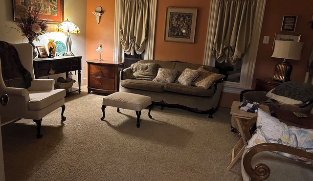 Large 4-bedroom house with AC and WiFi in peaceful Hilton