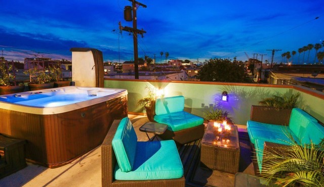 Large 4 bedroom, steps from the beach with rooftop patio and jacuzzi. Sleeps 10