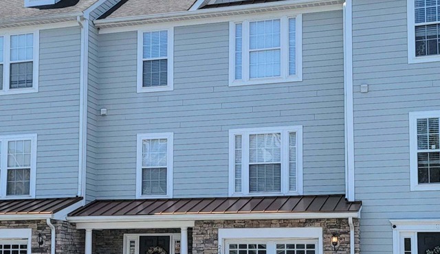 Large 4 bedroom with community pool access - short drive to the beach
