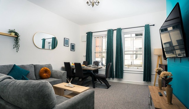 Large 4-Bedroom Yeovil Apartment Ideal for Extended Stays
