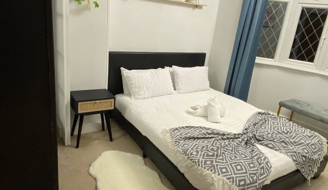 Large 4 Bedrooms House in Coventry for Contractor