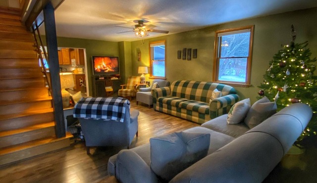 Large, 4 BR (1 King, 2 Queens), 2 Bath, Recently Renovated