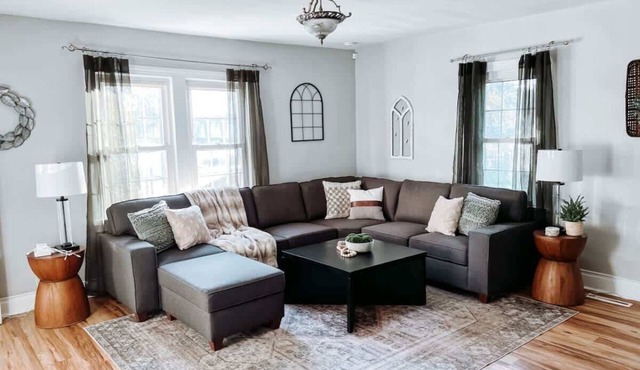 Large 4 BR|Close to Airport & IX Center|Sleeps10