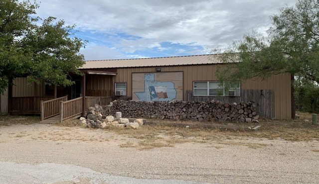 Large 4 BR home, tucked away in the trees