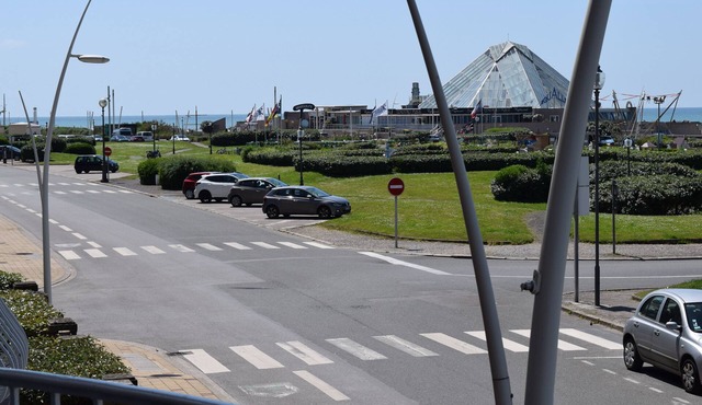Large 4-person 1st floor apartment on the seafront. FROM SATURDAY TO SATURDAY