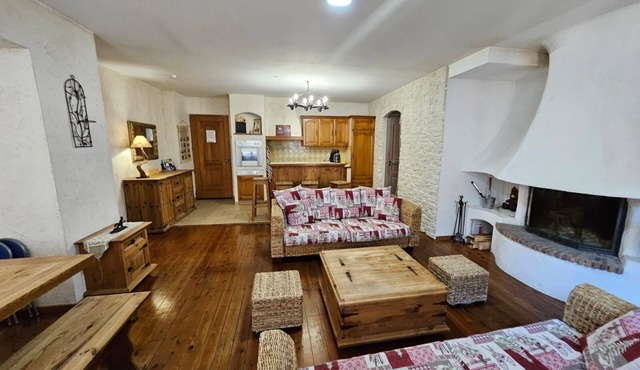Large 4-room apartment in the heart of the village