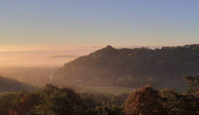 Large 4* gîte: sleeps 12, 6 bedrooms, 4 bathrooms, games room, garden