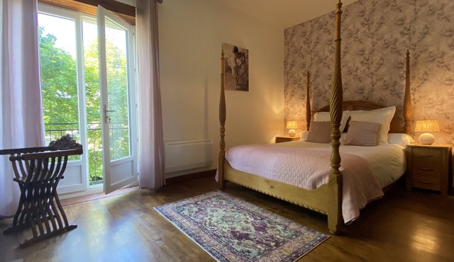 Large 4-star holiday home with swimming pool, onsite bike hire close to Mirepoix