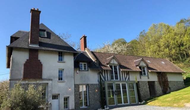 LARGE 460 M2 COUNTRY HOUSE WITH GARDEN AND SEA VIEW
