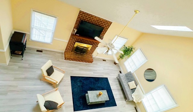 Large 4bed 2.5b home w/fenced in back yard & deck