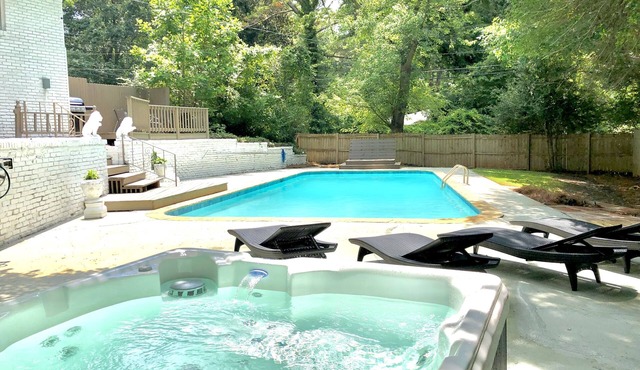 Large 5 Bdrm Home w/HotTub-BBQ-Foosball-in Stone Mountain-SUMMER:PrivatePool