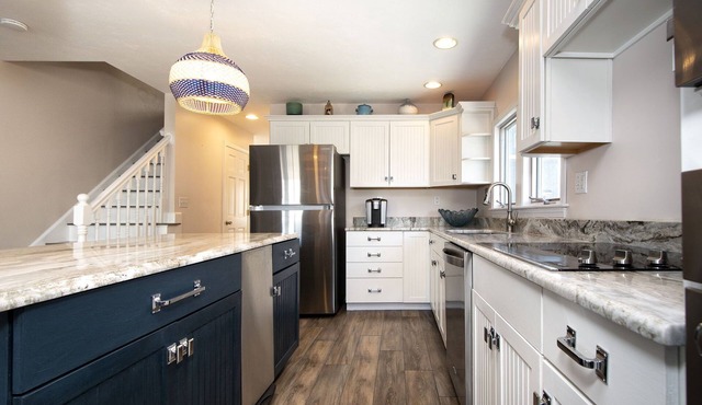 Large 5 bdrm Home Near Rexhame Beach!