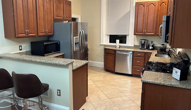 Large 5 bed home w/ big yard & Driveway