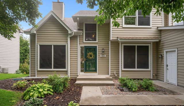 Large 5 Bed Home with Huge Yard!