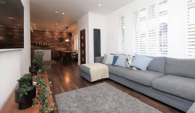 Large 5-Bed House Family home in Bearsden, Glasgow