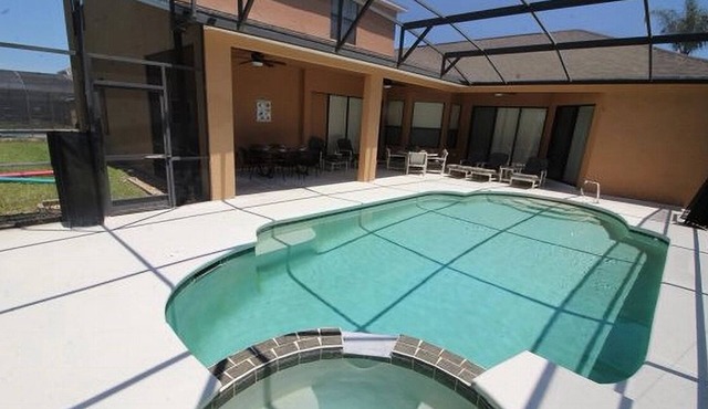 Large 5 bed pool home with excellent privacy