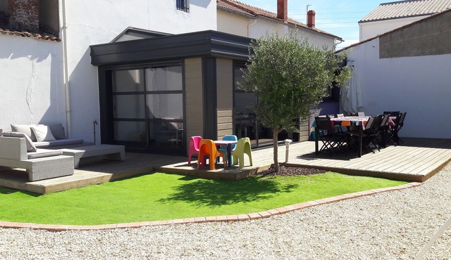 Large 5-Bedroom Town Center Tranche sur Mer, Accessibility for the Disabled